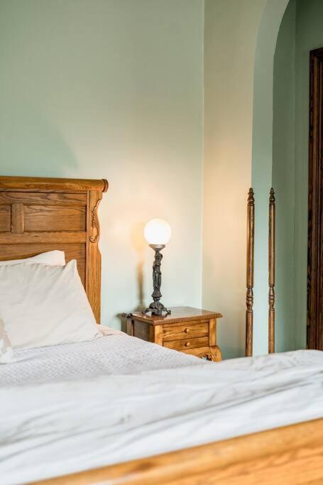 Ferienwohnung Peaceful Easy Feelings - King Sized Bed - Sleeps 2 Lynchburg Exterior foto
