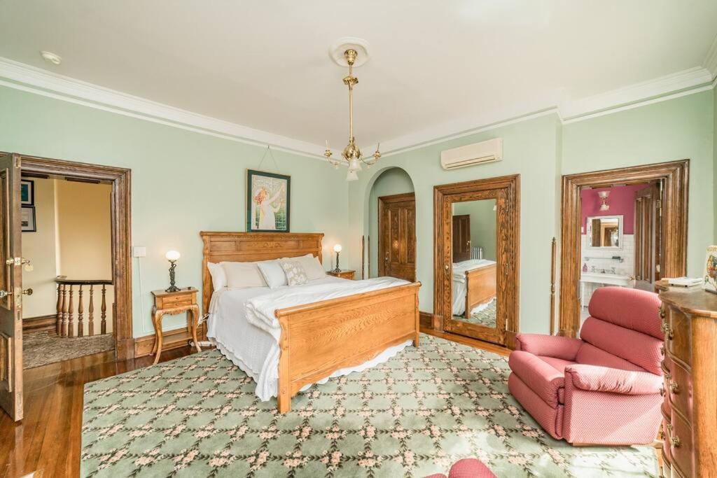 Ferienwohnung Peaceful Easy Feelings - King Sized Bed - Sleeps 2 Lynchburg Exterior foto