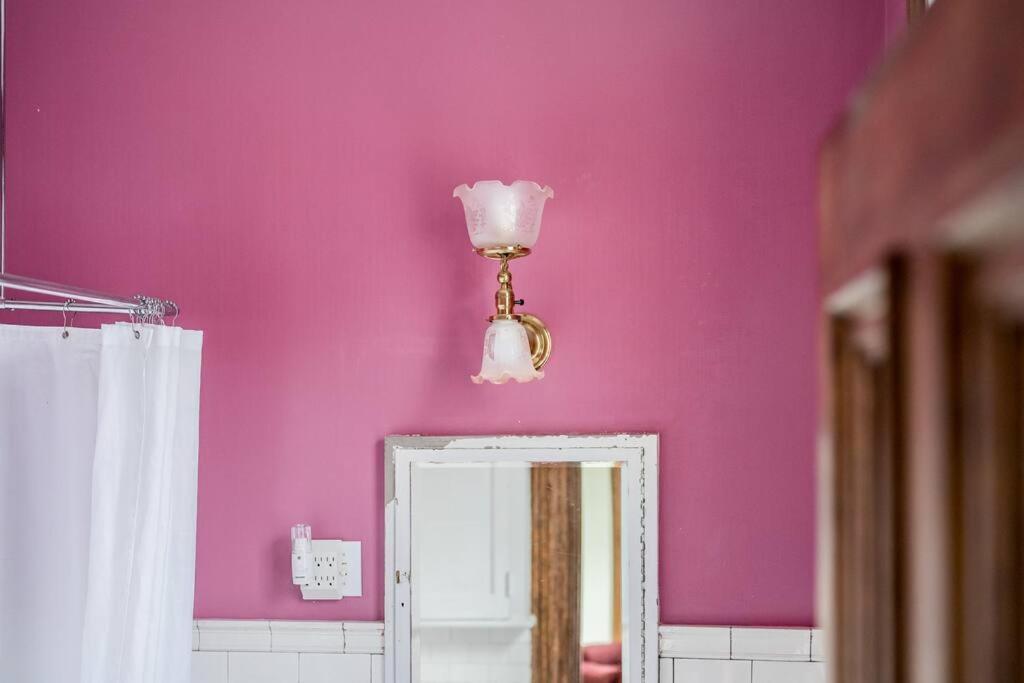 Ferienwohnung Peaceful Easy Feelings - King Sized Bed - Sleeps 2 Lynchburg Exterior foto