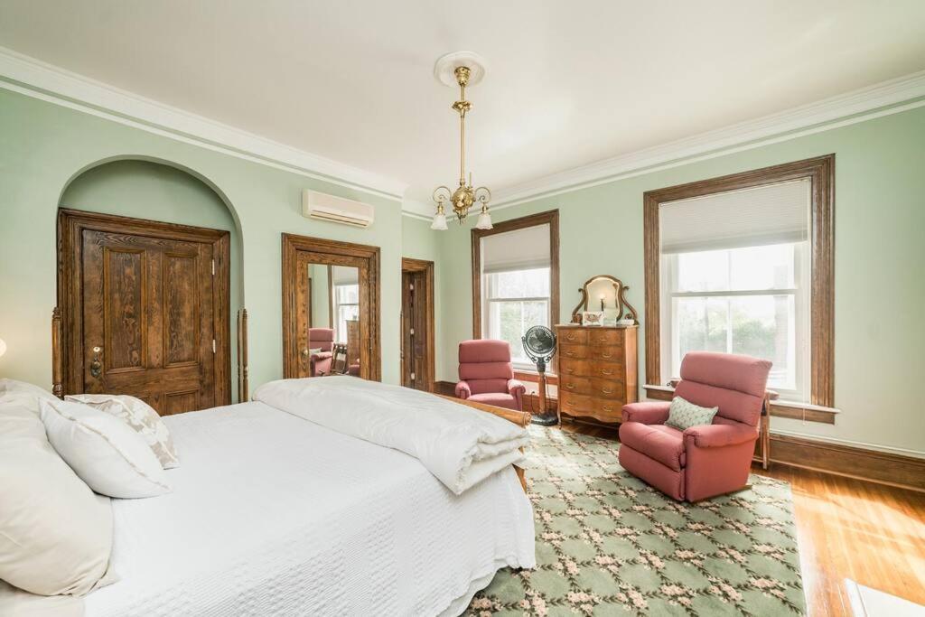 Ferienwohnung Peaceful Easy Feelings - King Sized Bed - Sleeps 2 Lynchburg Exterior foto