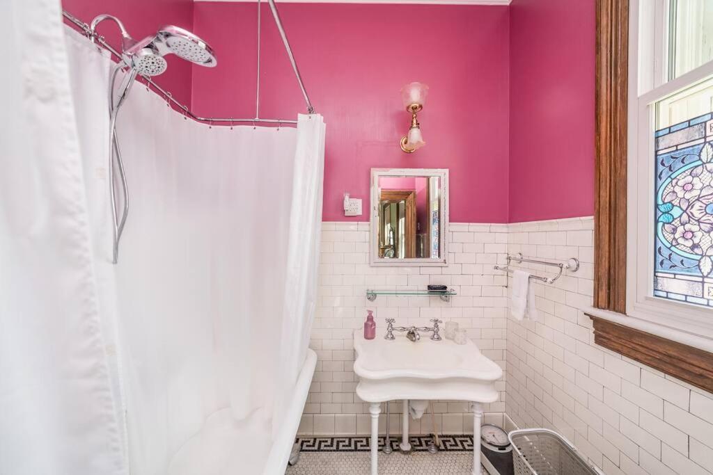 Ferienwohnung Peaceful Easy Feelings - King Sized Bed - Sleeps 2 Lynchburg Exterior foto