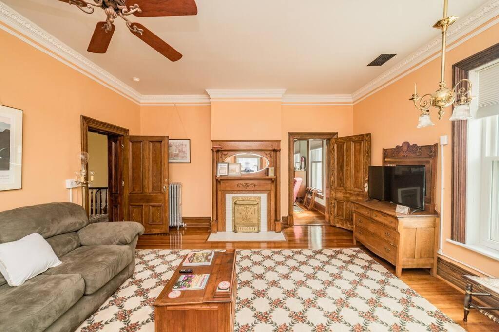Ferienwohnung Peaceful Easy Feelings - King Sized Bed - Sleeps 2 Lynchburg Exterior foto